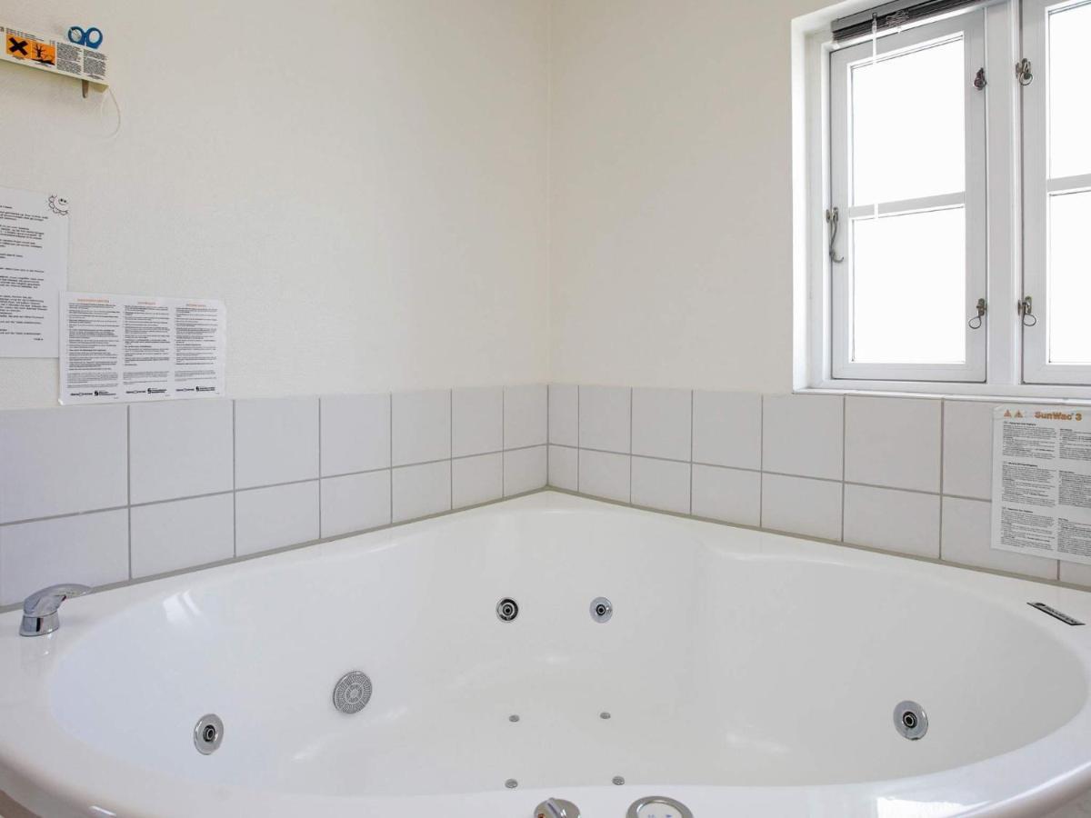 4 Person Holiday Home In Bl Vand Blåvand Kültér fotó
