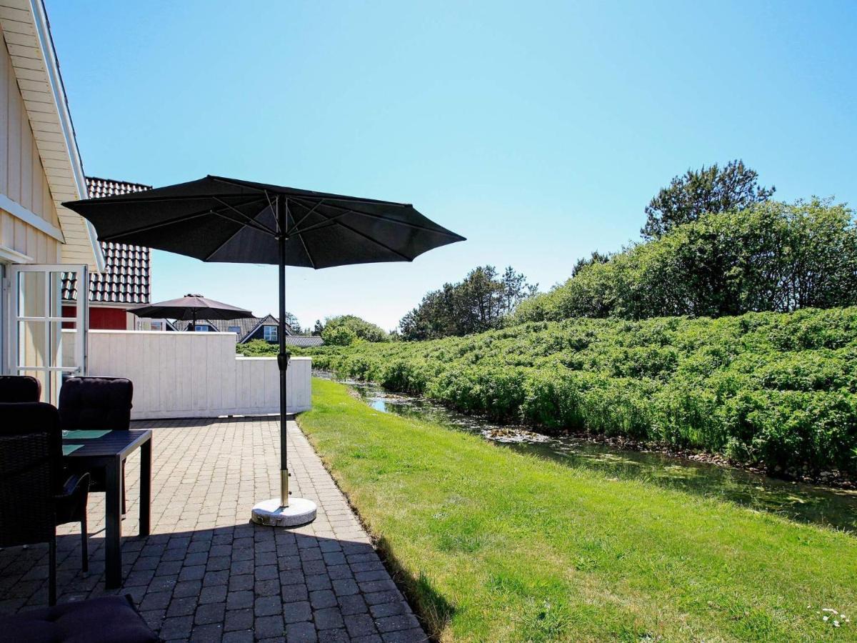 4 Person Holiday Home In Bl Vand Blåvand Kültér fotó